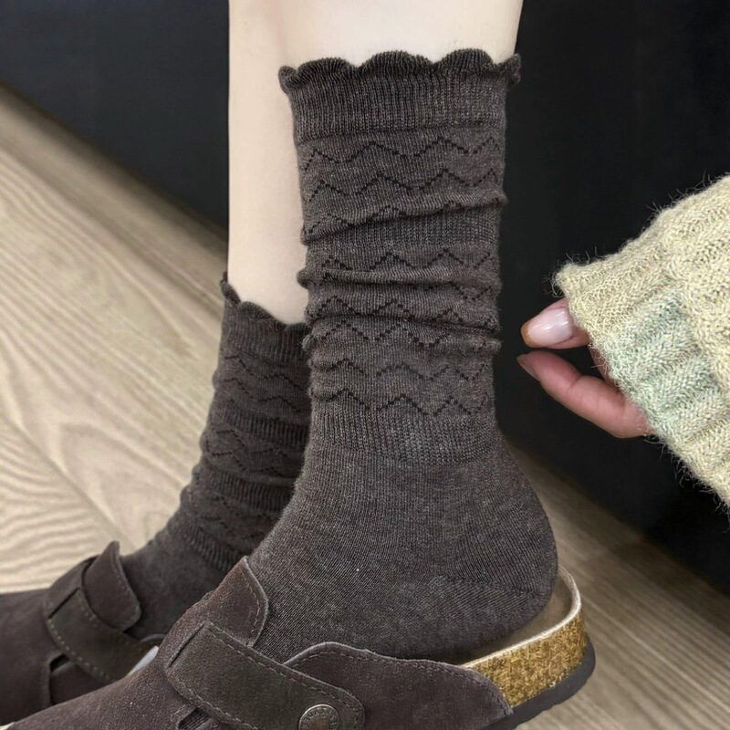 New autumn and winter colors, classic wavy pattern socks, women's combed cotton slouch socks, textured and hollowed-out design, gentle and soft