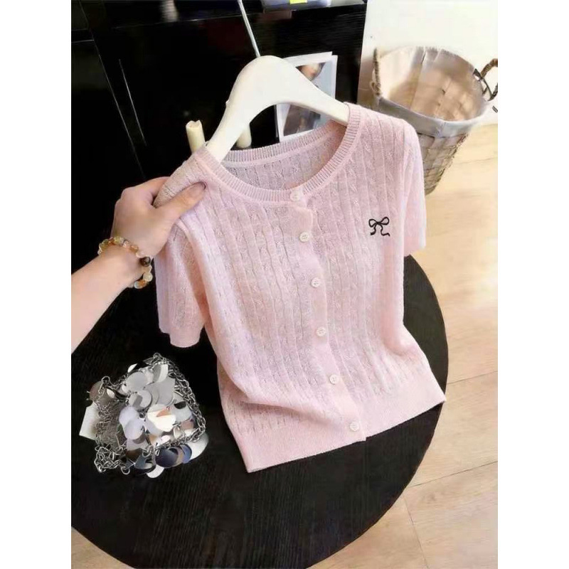 Designed with a Sense of Style, This Short-Sleeve Knitted Cardigan with Bow Embroidery for Women Is a Summer Piece in a Gentle Pink Color That Makes You Look Slim, Available in Plus Sizes, and Adds an Elegant Touch Designed with a Sense of Style, This Short-Sleeve Knitted Cardigan with Bow Embroidery for Women Is a Summer Piece in a Gentle Pink Color That Makes You Look Slim, Available in Plus Sizes, and Adds an Elegant Touch