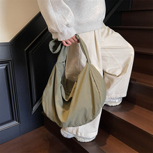 日系文艺水洗布包女2025新款时尚百搭饺子包森系小清新休闲斜挎包