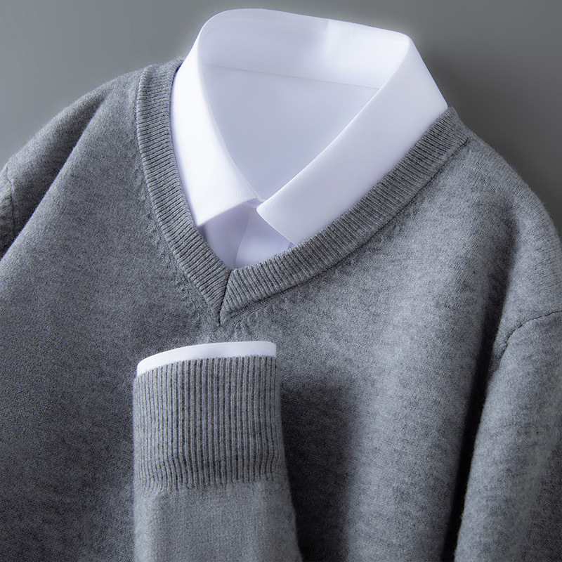 Old Money style men's clothing, light luxury and high-end V-neck knitwear, men's light business soft and skin-friendly autumn and winter warm sweater