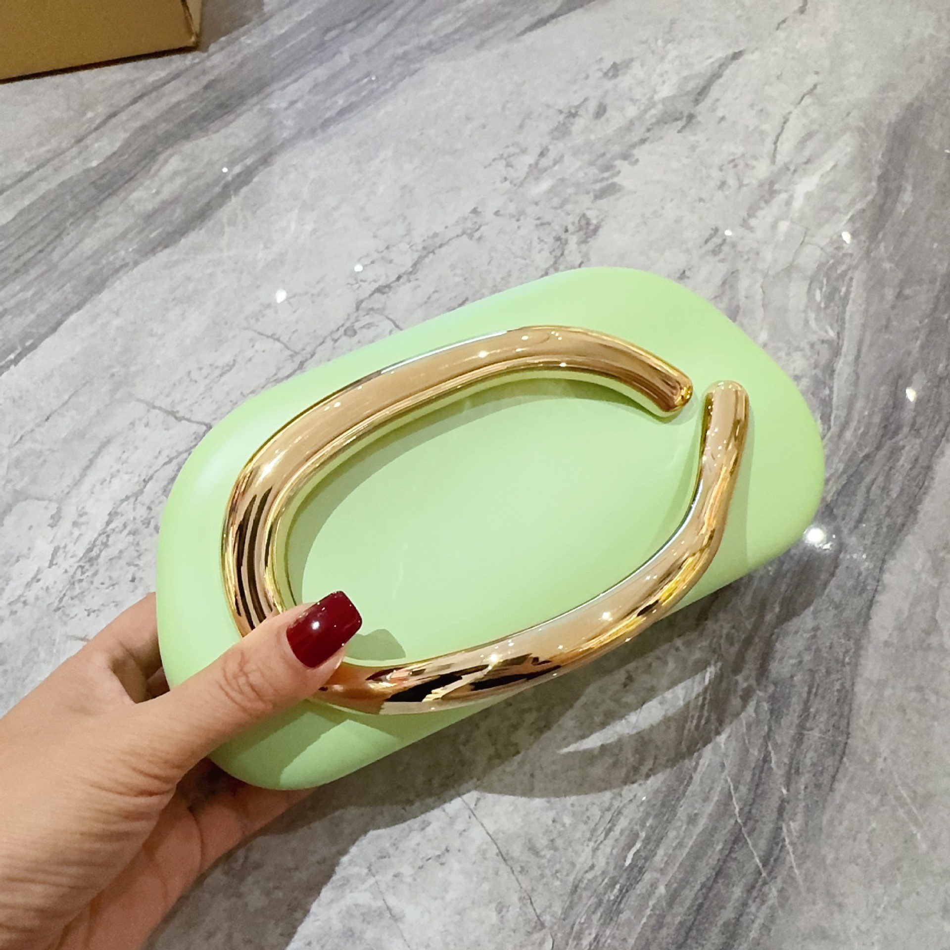 Europa y América tendencia transfronteriza bolsa de cena ligera de lujo bolsa acrílico cadena metal para llevar un solo hombro bolso de mano ropa de noche