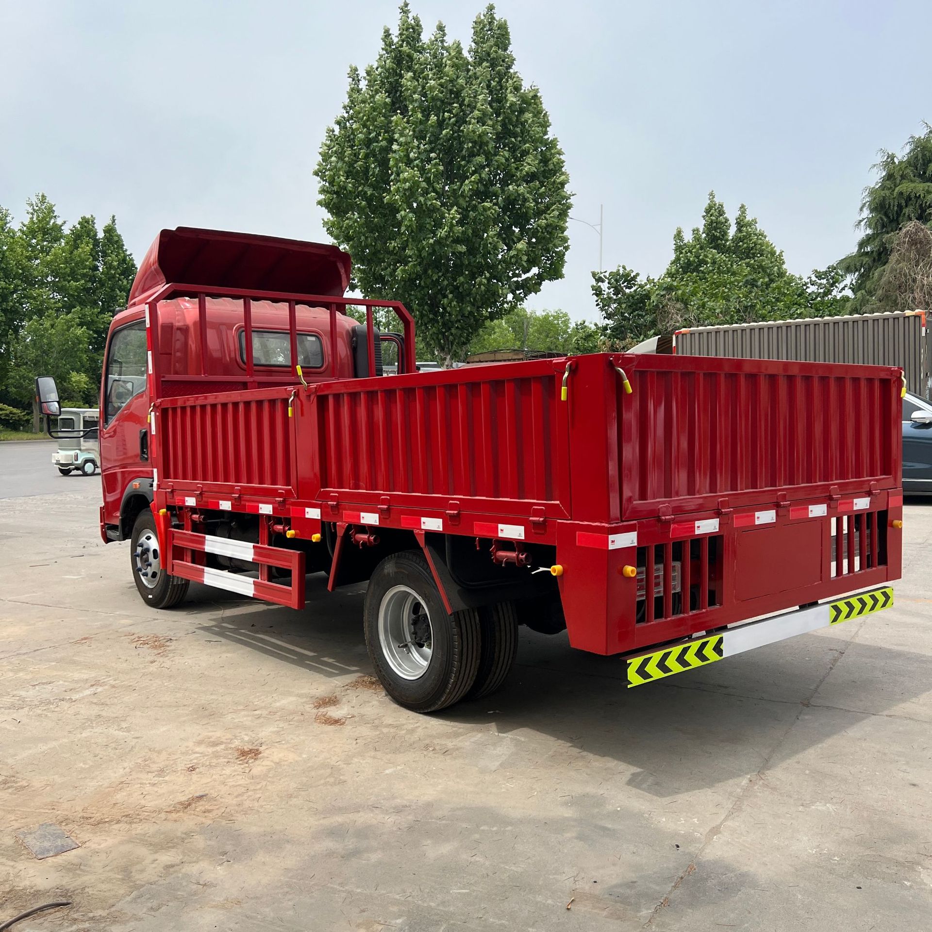 Exported to Africa and Central Asia, Sinotruk HOWO light truck, high-cab dump truck, factory refurbished, OEM 4×2 truck