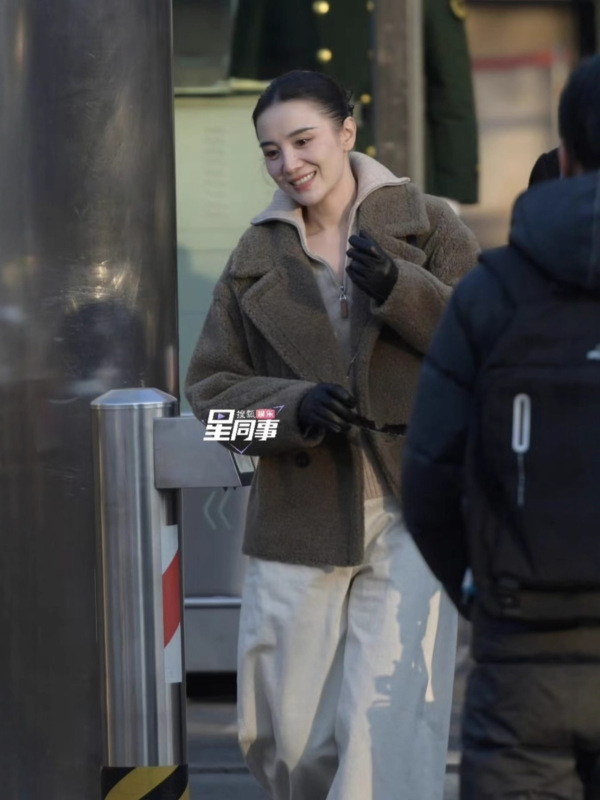 明星宋佳同款卡其色泰迪毛毛外套女2025年早秋新款设计感小众上衣|undefined