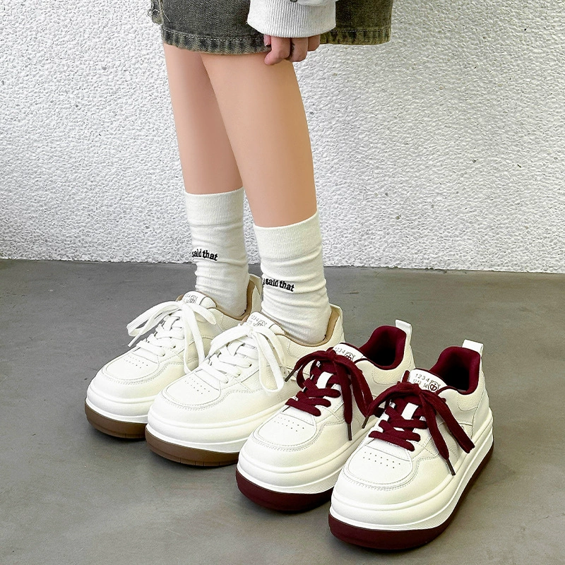 Сверхлегкая мягкая подошва дикая белая обувь женская 2024 осень новая толстая подошва легкая одиночная обувь натуральная кожа повседневная спортивная доска
