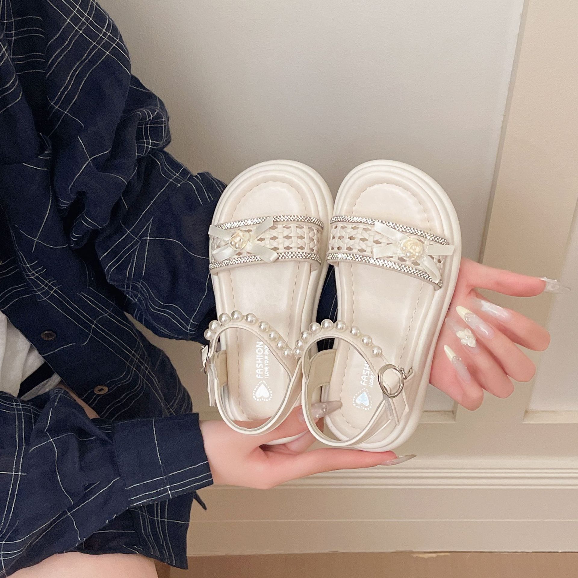 Niños sandalias de dedos abiertos 2026 verano nuevo estilo de moda para niñas zapatos de princesa universal zapatos para niñas con cabeza hueca image 3