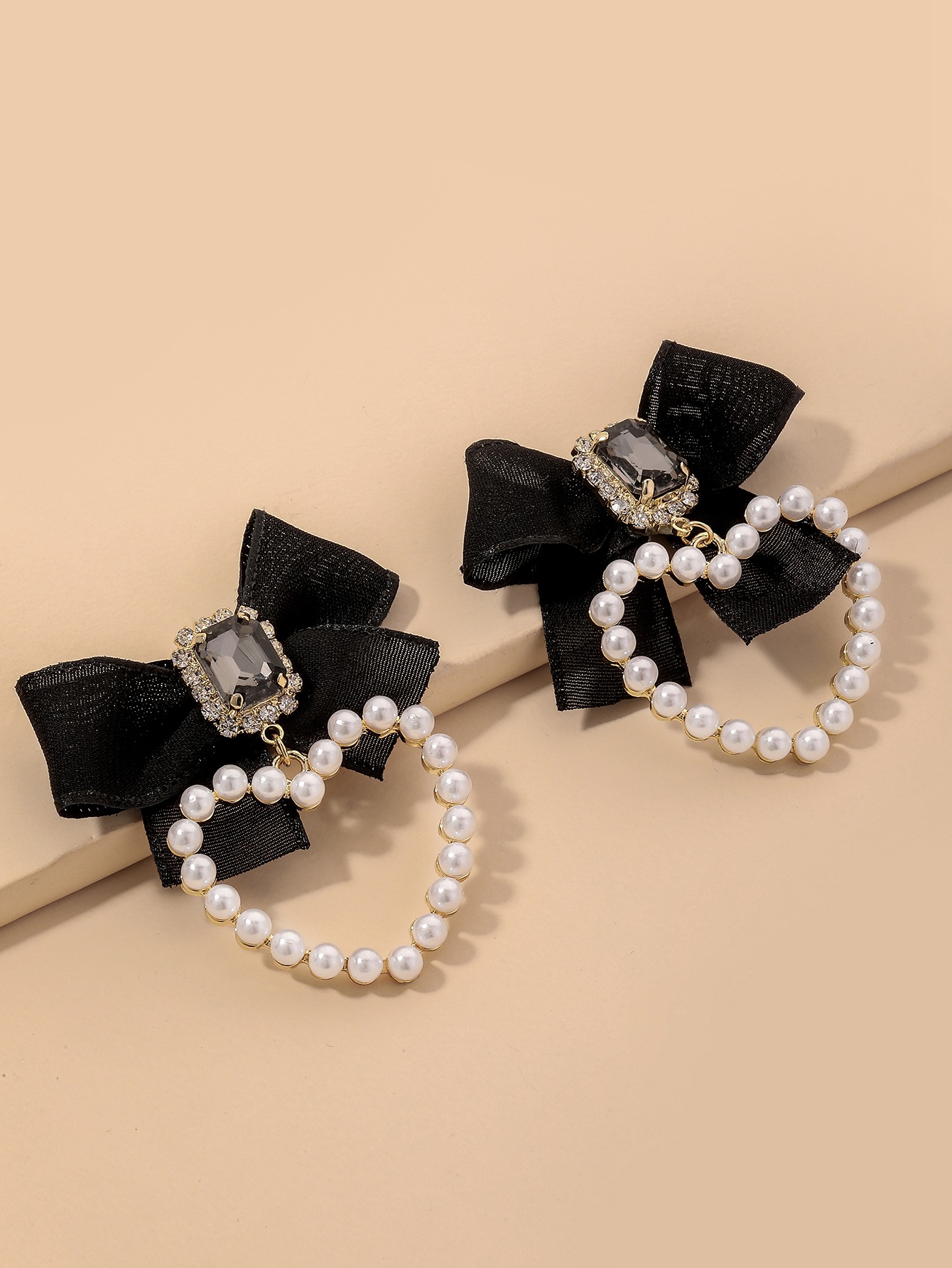 Fashion Black Pearl Diamond Velvet Bow Earrings display picture 7