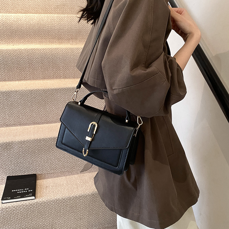 Bolso cuadrado pequeño retro de nicho de alta gama bags2024 otoño e invierno nuevo bolso femenino textura simple bolso bandolera