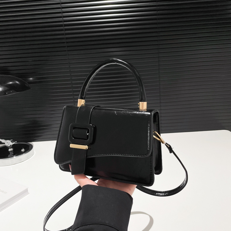 Bolsa cuadrada de moda de estilo de invierno 2024, nueva personalidad extranjera, bolso de hombro coreano.