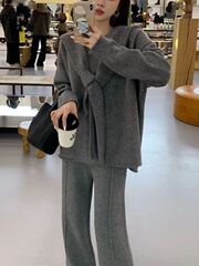 秋冬の新型ニットの上着のショールの広い足のズボンの3つのセットの気質のゆったりしていて怠惰な風の厚いセーターのスーツ