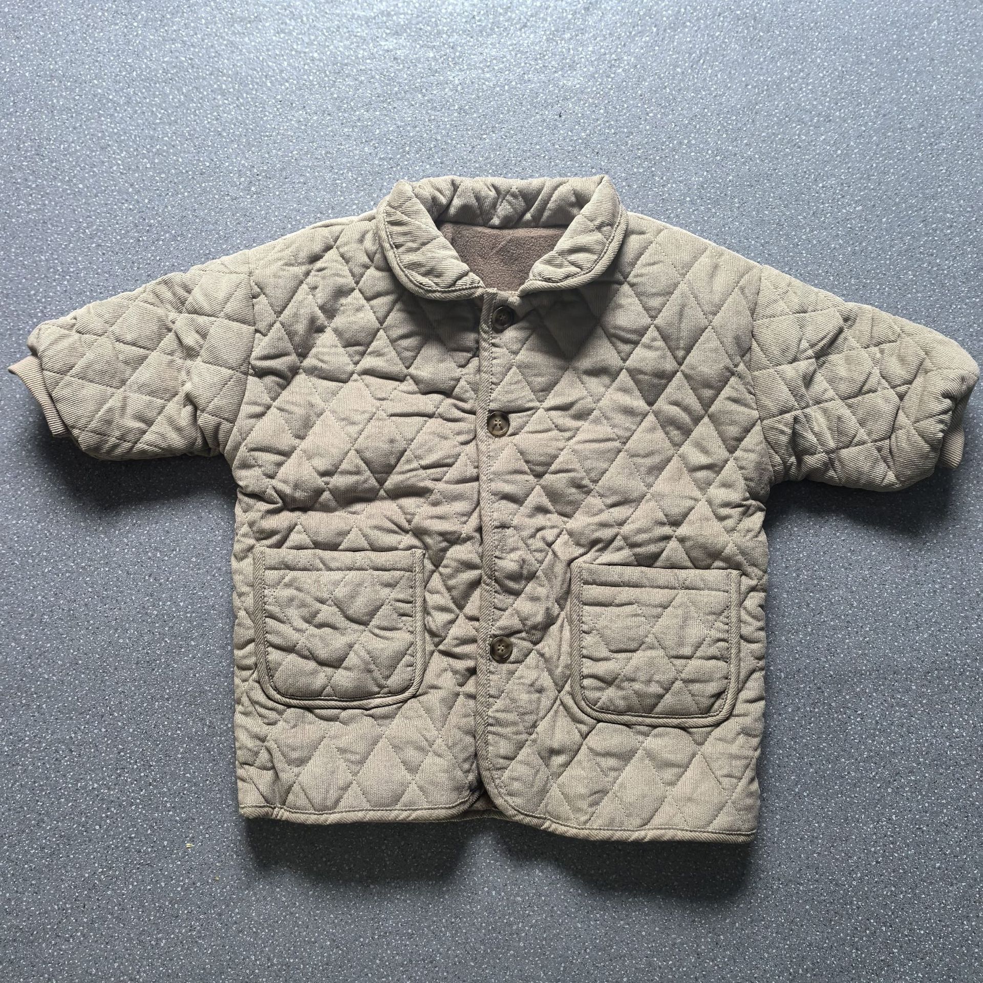 Abrigo de algodón para niños más terciopelo de longitud media de pana para niños chaqueta de algodón para niñas invierno grueso 2024 nueva chaqueta de bebé
