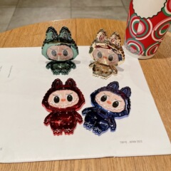 漫画布の化粧鏡の裏に携帯電話のスタンドを貼って、新しい横に縦にデスクトップの携帯ケースのスタンドを支えることができます。