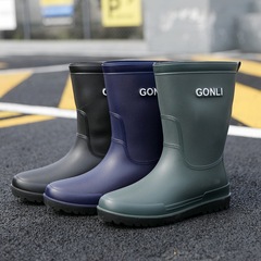 2022 men's rain boots, non-slip, waterproof, mid-calf, fashionable water shoes, trendy four-season fishing Korean style work rain boots