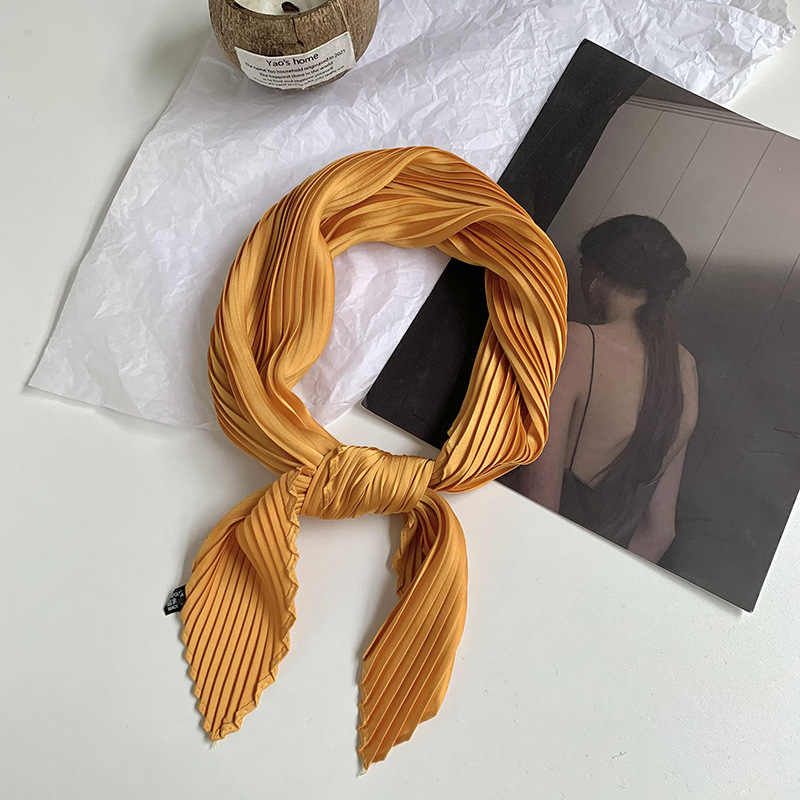 Pañuelo de seda de alta calidad nuevo estilo de color sólido arrugado bufanda de seda para mujer bufanda en forma de diamante versión coreana de la bufanda de seda de imitación pequeña bufanda en la cabeza banda para el cabello