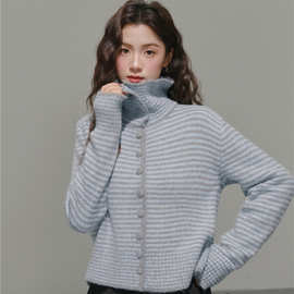 2025冬季新款韩版慵懒风软糯保暖时尚设计感条纹开衫高领毛衣女