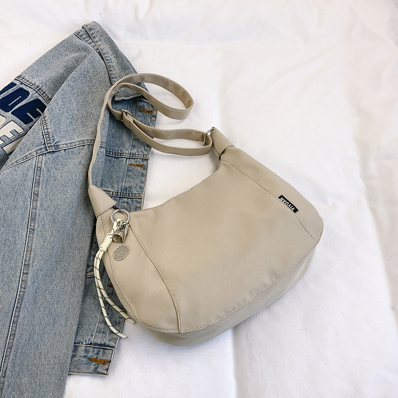 Bolso de hombro, bolso de ocio de un solo hombro, nuevo bolso de moda de invierno 2025, bolso de moda, sentido del trabajo, albóndigas de cercanías simples y de moda