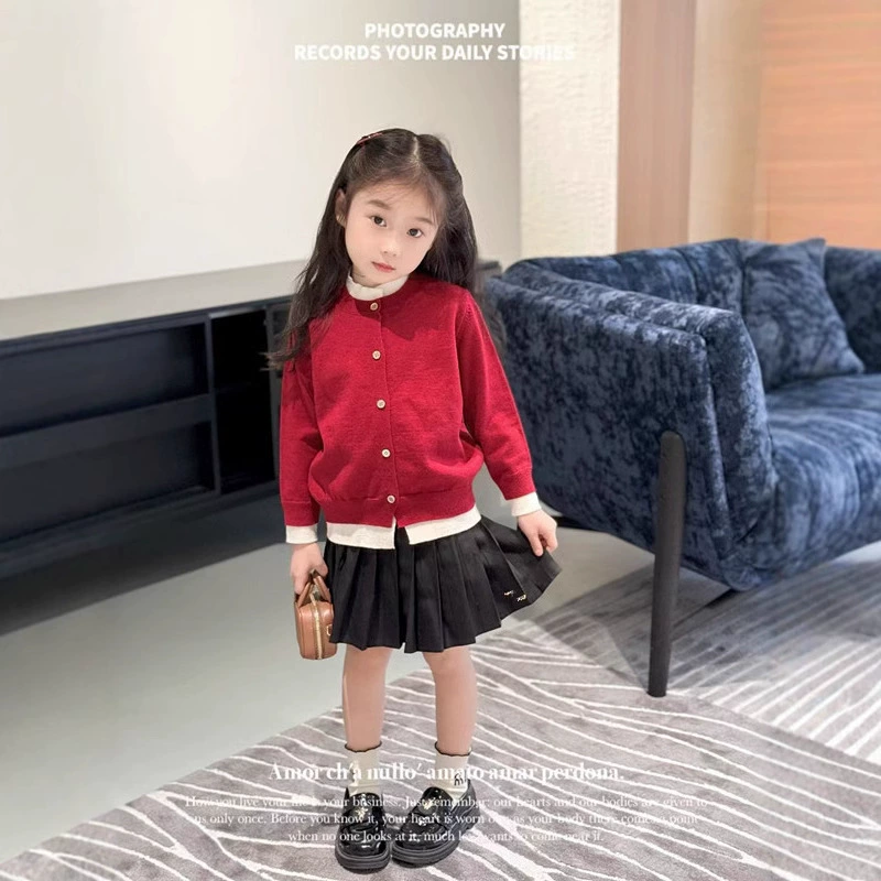 24 зимние новые продукты для девочек новогодняя серия красный поддельный трикотажный кардиган черная плиссированная юбка