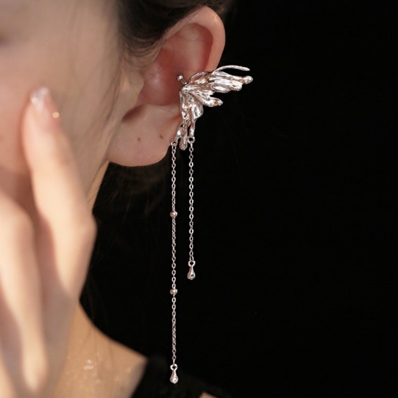 Mariposa europea y americana borla oreja clip de hueso pendientes de una pieza fría de alta gama única cara pequeña oreja clip nicho diseño femenino