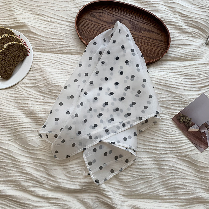 Punto negro fondo blanco