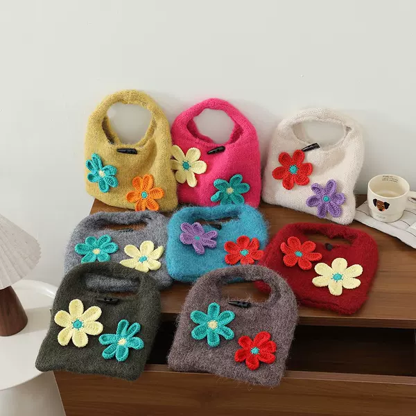 Hongyuan's new autumn and winter plush embroidered floral versatile and cute children's decorative handbag for going out