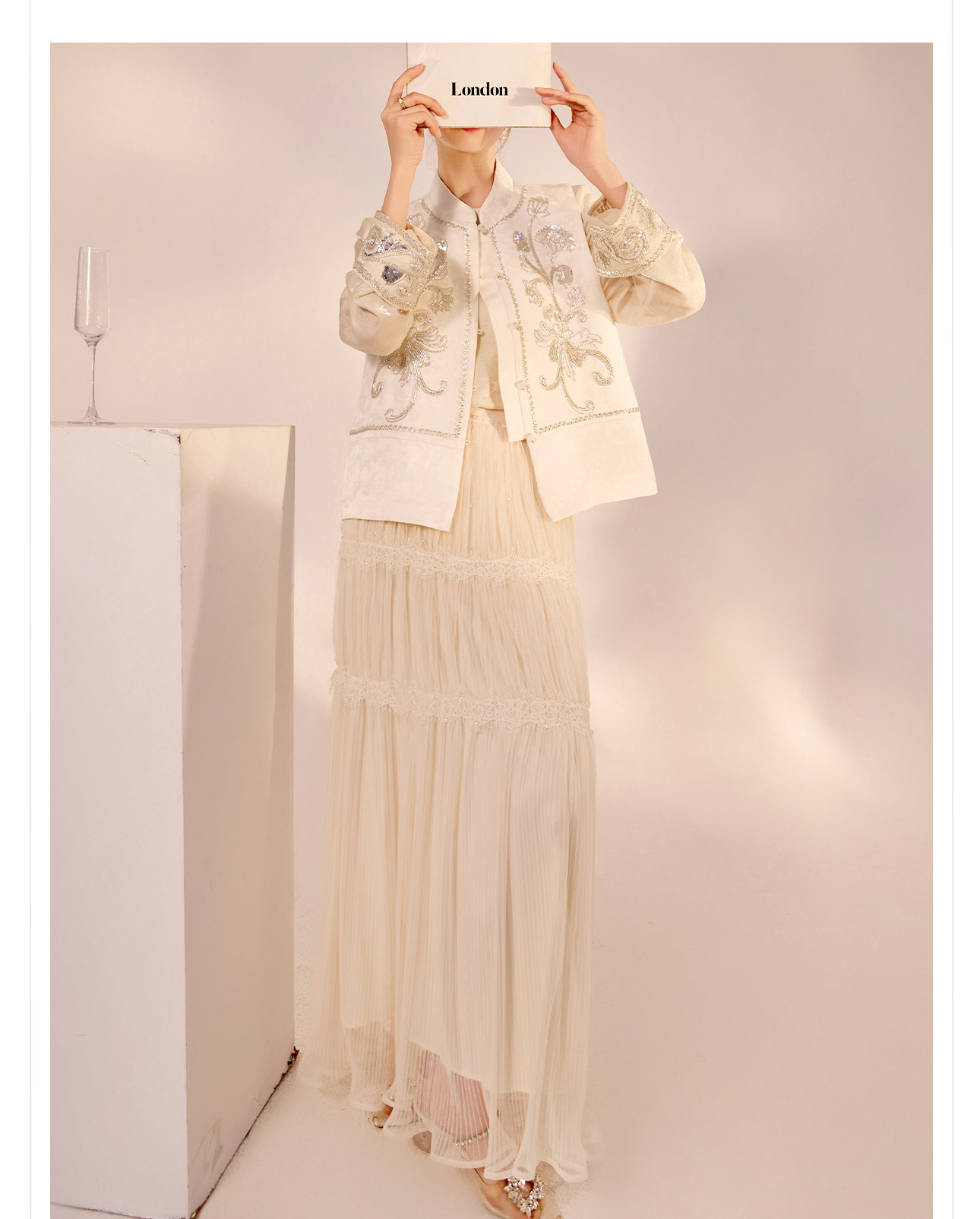 Áo sơ mi nữ dài tay phong cách Trung Hoa mới, đính cườm thêu tay, chất liệu rayon mỏng nhẹ N2071 — Màu hồng, Màu trắng be, Màu vàng nhạt chi tiết 12