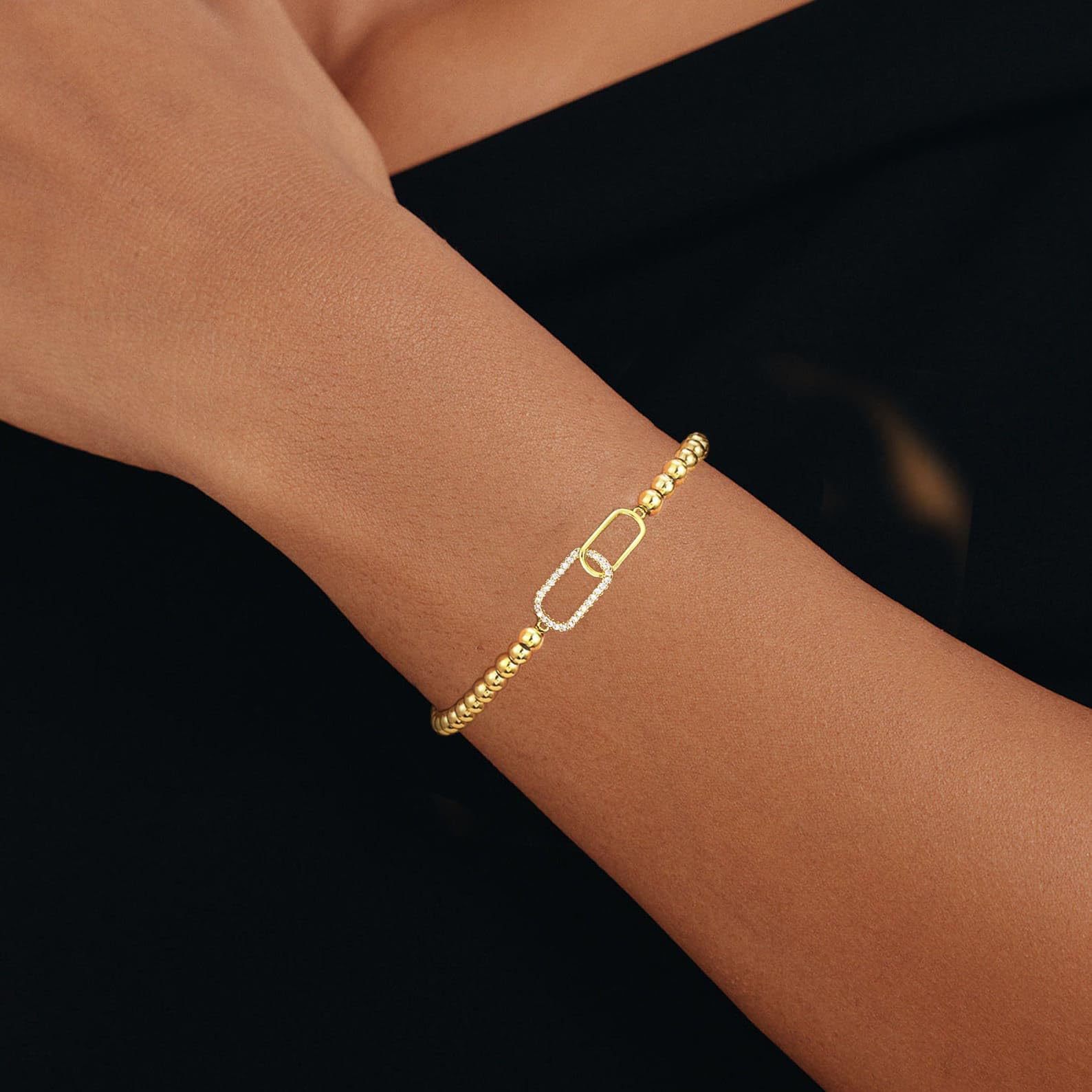 Bracciale con perline dorate nodo a cuore e anelli geometrici_voghion.com