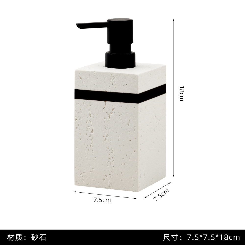 Frages de travertino, botellas de desinfectante de manos, tapas de nogal, botellas vacías de alto valor, detergente, champú, gel de ducha