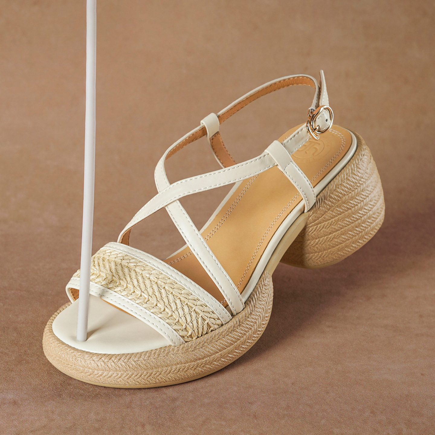 Sandal cao gót nữ mũi hở quai chéo khóa ngang gót dày — Màu nâu nhạt
