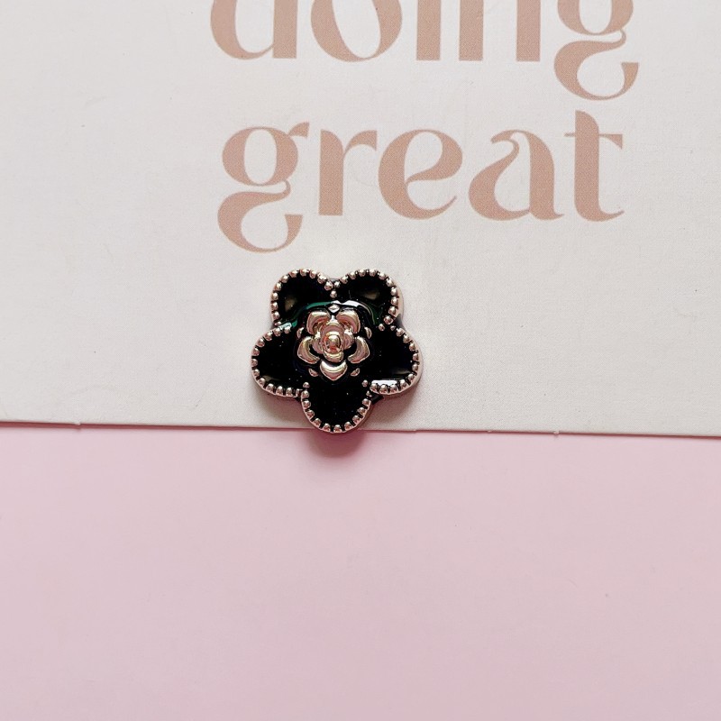 Accesorios de joyería de bricolaje de fragancia pequeña clásica gota aceite conejo amor flor parche de resina teléfono móvil banda de goma material de hebilla de zapato