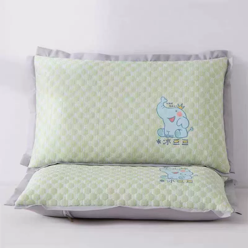 Летичный шелковый матрас? Wait. Correct: Summer silk mat, breathable pillowcase, cartoon pillow for kindergarten