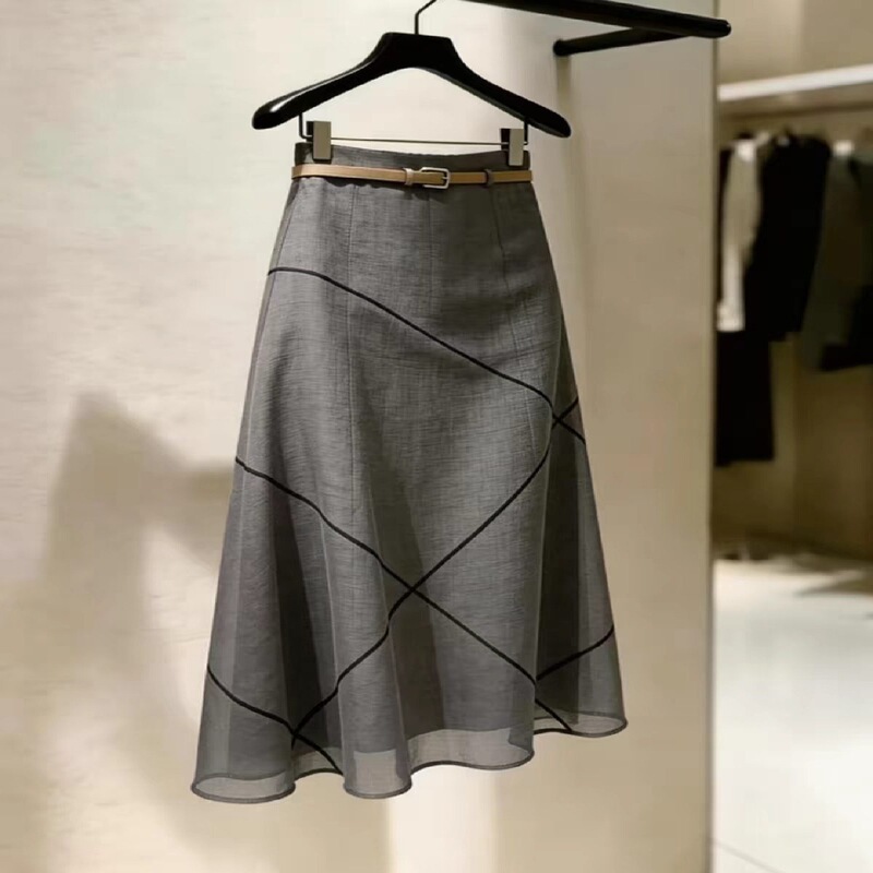 Elegant Korean-style gray midi skirt for women, featuring a unique belt detail, a loose fit, and a slimming effect, perfect for work or casual wear, 2026 summer new arrival Elegant Korean-style gray midi skirt for women, featuring a unique belt detail, a loose fit, and a slimming effect, perfect for work or casual wear, 2026 summer new arrival
