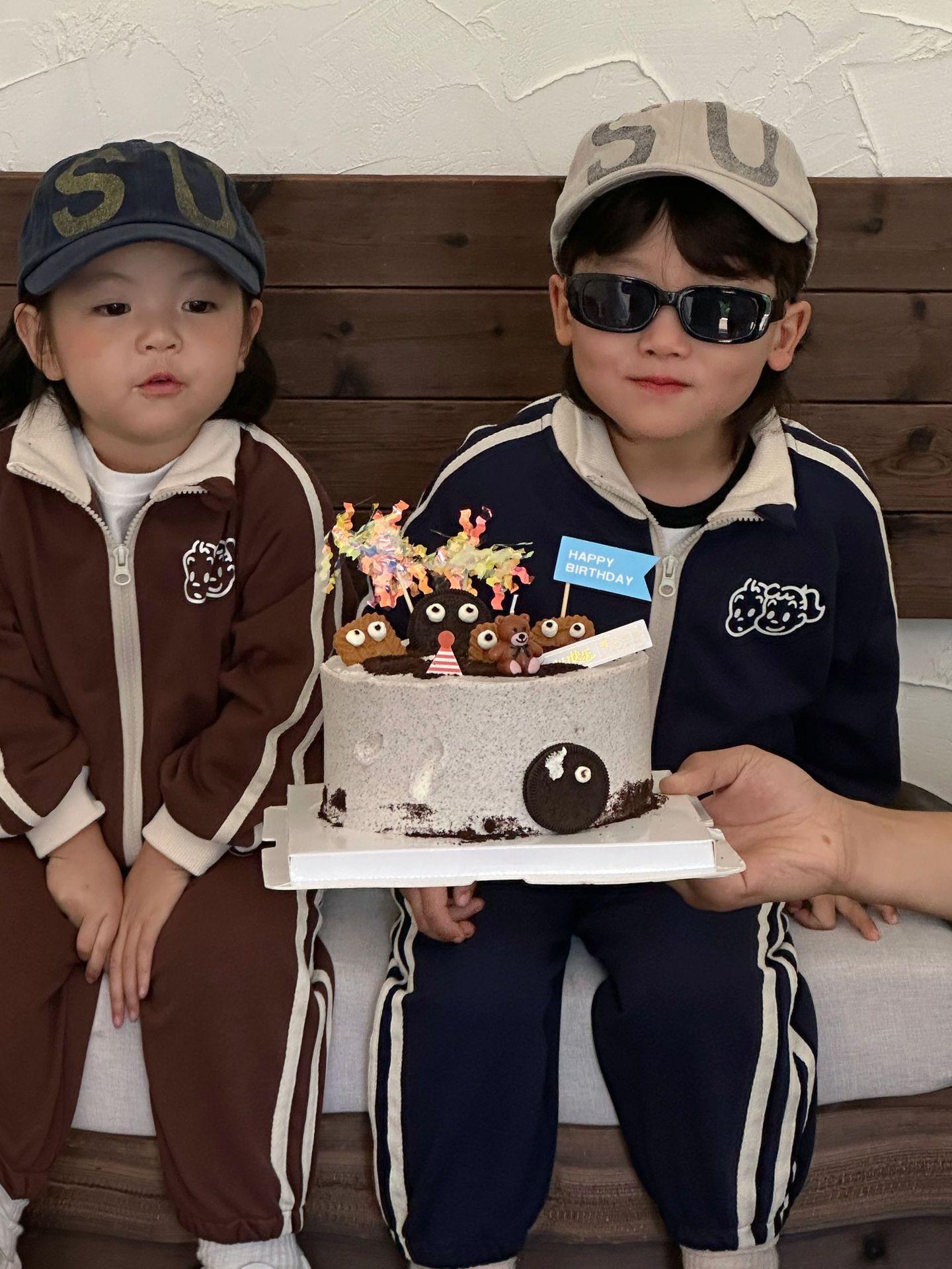 Children's 23 Autumn New Boys and Girls' Cartoon Letter Kindergarten Sweater Pants Two Piece Set_voghion.com