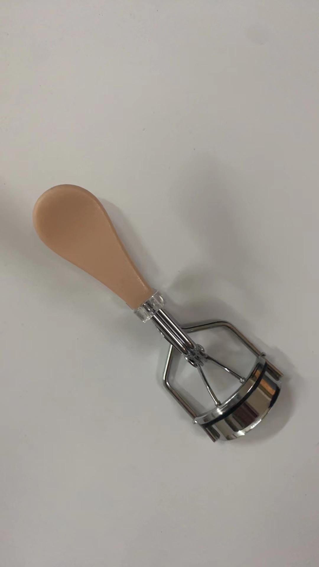 Rizador de pestañas de gran angular muestra gratis rizador de pestañas parcial herramienta de belleza rizador de pestañas portátil rizador de pestañas de belleza al por mayor