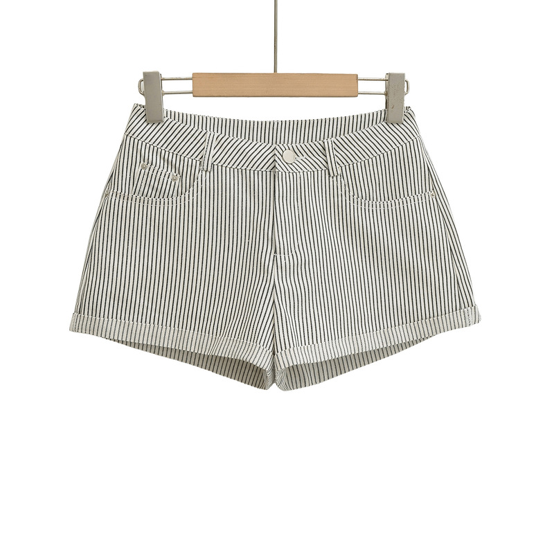 Black and White Striped A-Line Casual Denim Shorts for Women, American Retro Style, Low-Rise, Slim-Fit, Wide-Leg Hot Pants