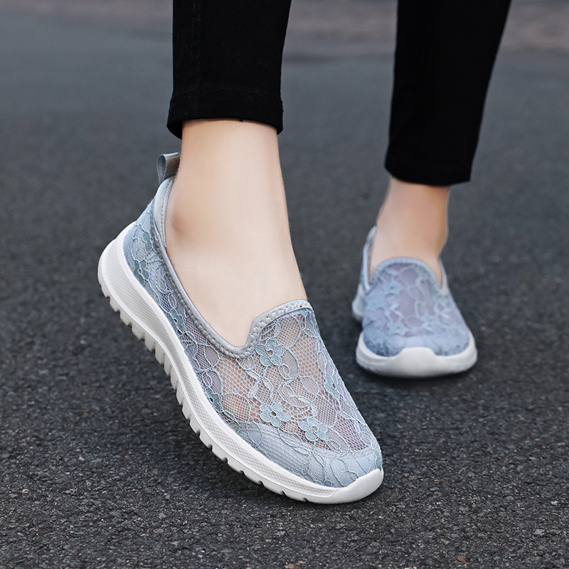 Lace Mom Shoes, Summer Style, Breathable Fabric Shoes, Hollow Slip-On Shoes for the Elderly, Non-Slip Soft Soles, Comfortable Women's Shoes for Middle-Aged and Elderly People Lace Mom Shoes, Summer Style, Breathable Fabric Shoes, Hollow Slip-On Shoes for the Elderly, Non-Slip Soft Soles, Comfortable Women's Shoes for Middle-Aged and Elderly People