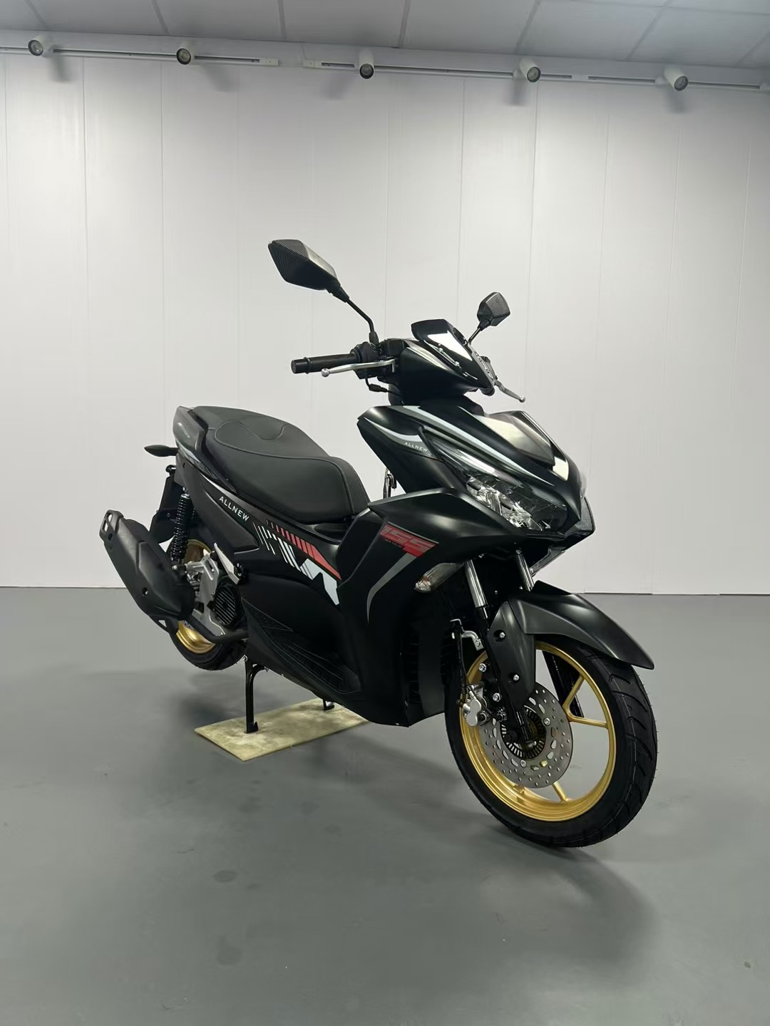 Factory Direct Sales Nvx Fuel-Powered Motorcycle Adult Mobility Scooter 150Cc Large-Displacement Street Bike Motorcycle