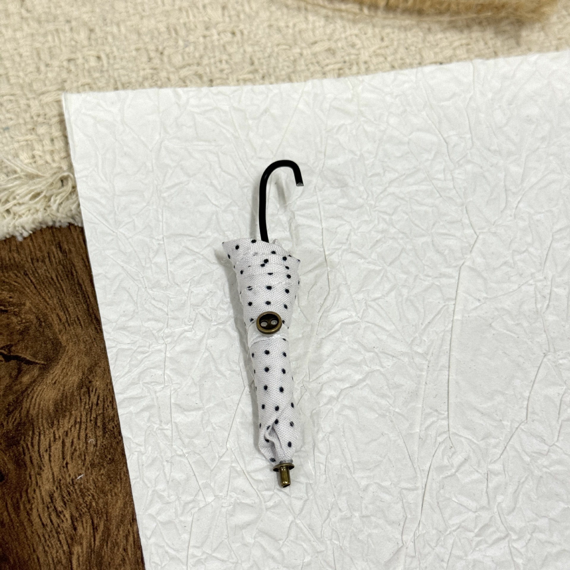 Decorative umbrella (white with black dots)