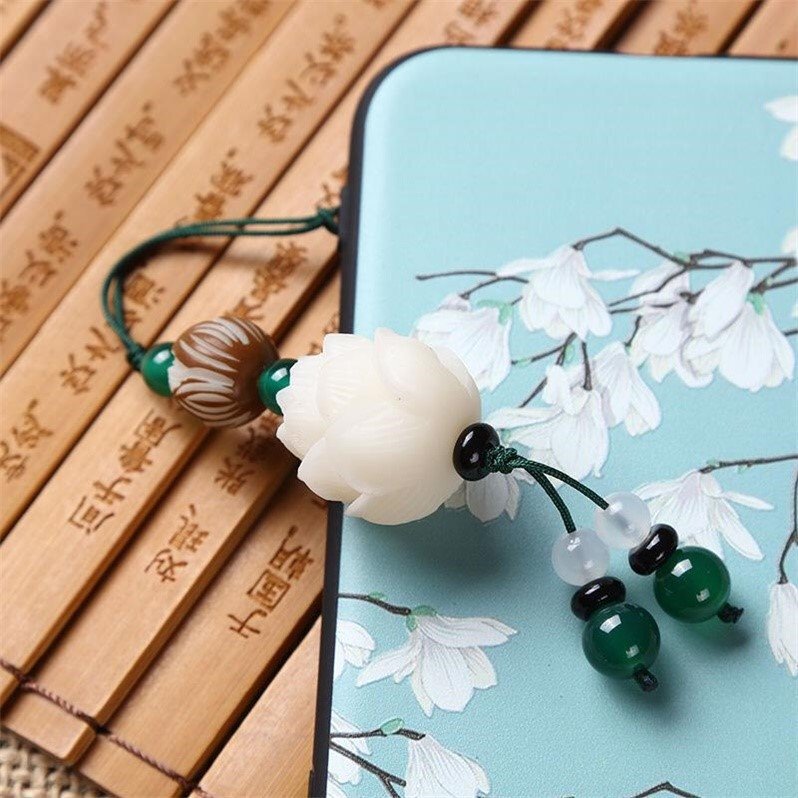 Creative Hand-woven White Bodhi Lotus Mobile Phone Pendant Couple U Disk Key Chain Lanyard for Men and Women Creative Hand-woven White Bodhi Lotus Mobile Phone Pendant Couple U Disk Key Chain Lanyard for Men and Women