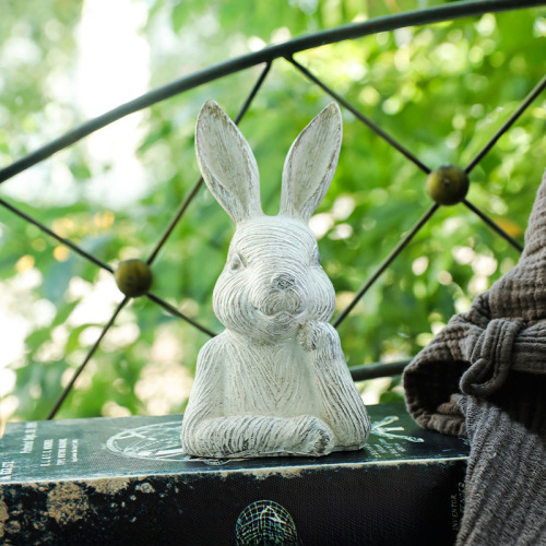 Antique-style resin rabbit figurine, outdoor patio floor, rural pastoral flower pot, courtyard garden decoration, display