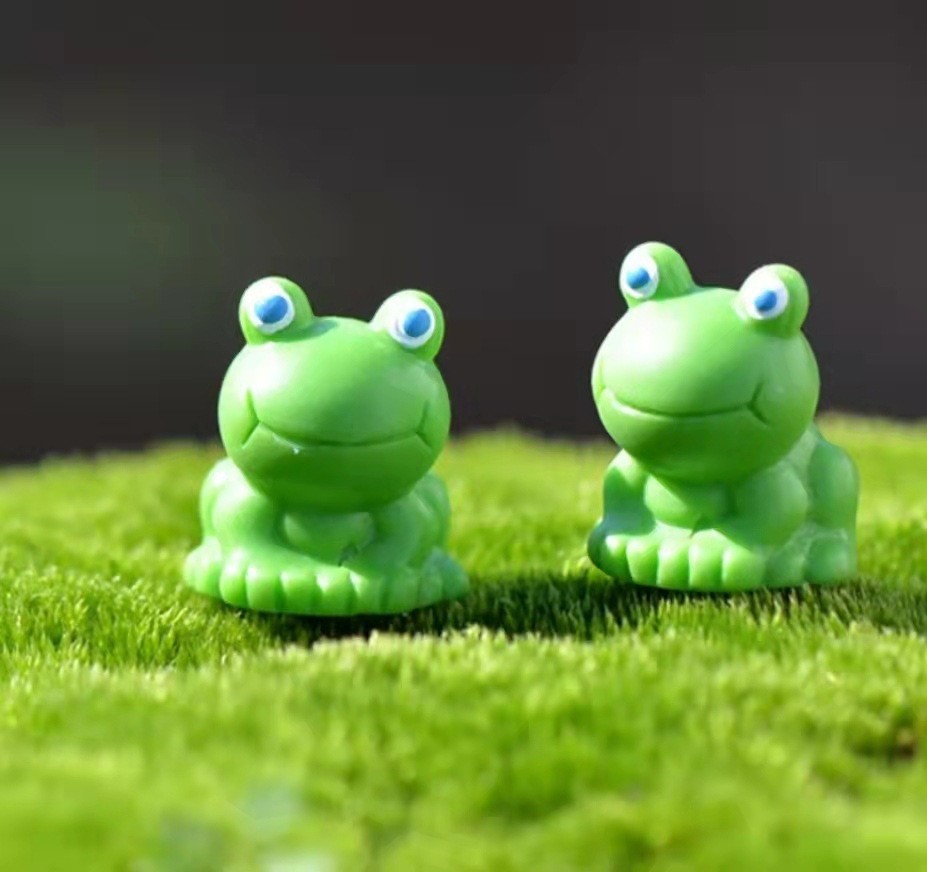Frog Figurine Detail