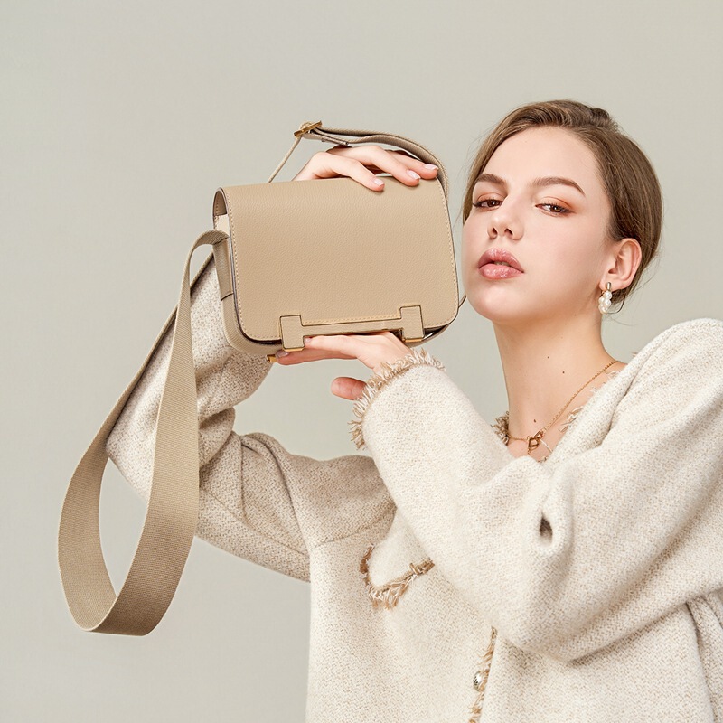 Cross-Border New Geta Clogs Bag Genuine Leather Kangkang Bag Accessible Luxury Fashion High-End One-Shoulder Cross-Body Stewardess Small Square Bag Cross-Border New Geta Clogs Bag Genuine Leather Kangkang Bag Accessible Luxury Fashion High-End One-Shoulder Cross-Body Stewardess Small Square Bag