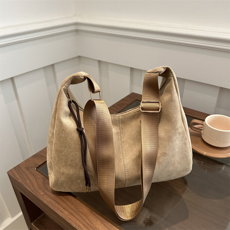 Bolso de mujer otoño y invierno 2024 nuevo estilo retro nicho tendencia brazo bolso universal bolso de hombro diario