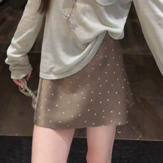 法式复古波点A字半身裙女2026夏季新款高腰显瘦棕色短裙缎面裙子