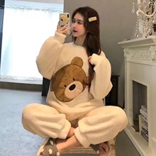 �ﶬ��ɺ���q˯��Ů�L��Ӻ�Ůʿ���m�q�Ҿӷ��W���ӽq�ɼ����b��
