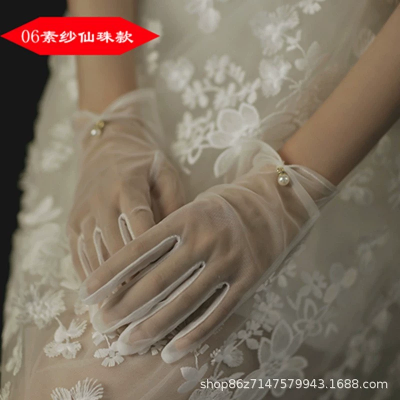 Short Lace Bridal Gloves with Pearls and Bow, Wrist-Length Elegant Wedding Accessory