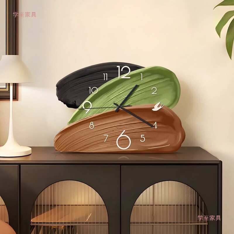 Vintage Desktop Clock Ornament 2025 New Model Living Room Wall Clock Retro High-End Creative Silent Table Clock