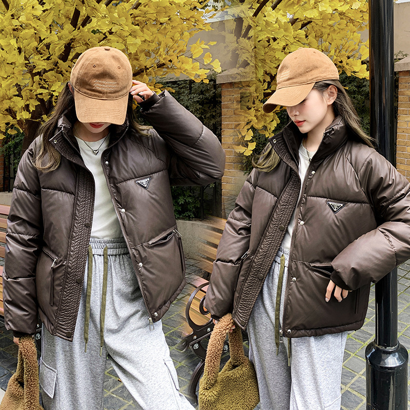 2024 Europa y los Estados Unidos nueva ropa de algodón mujer corta invierno hombre pequeño cuello de moda ropa de algodón mujer chaqueta de algodón gruesa chaqueta de moda