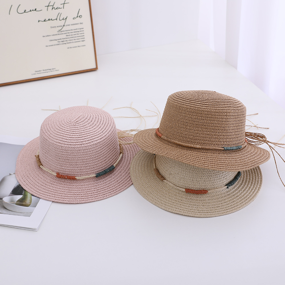 Versión coreana del nuevo sombrero femenino primavera y verano gran ala sombrero para el sol sombrero para el sol de vacaciones protector solar al aire libre sombrero de paja ajustable al por mayor