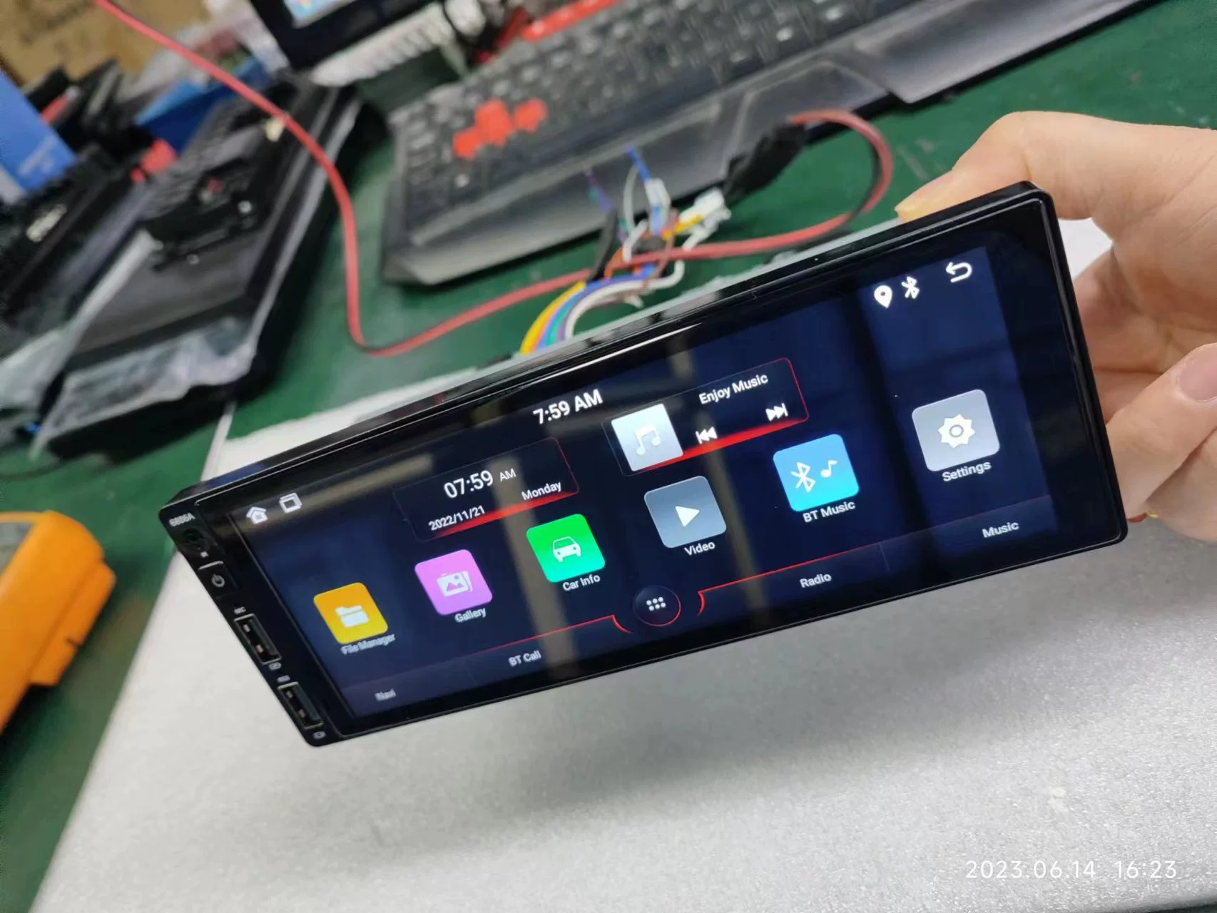 Универсальный 6,8-дюймовый однослойный (однокарточный) Android GPS позиционирования автомобиль с обратной съемкой мультимедиа все-в-одном