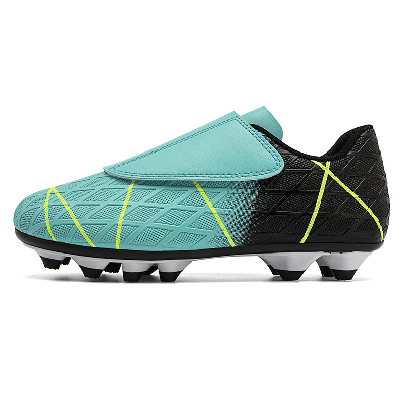 2025 nuevos zapatos de fútbol transfronterizos para hombres y mujeres de baja altura estudiantes de clavos largos de la fábrica de zapatos de fútbol de competencia profesional para niños