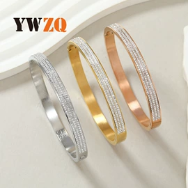 戒指;吊坠;手镯